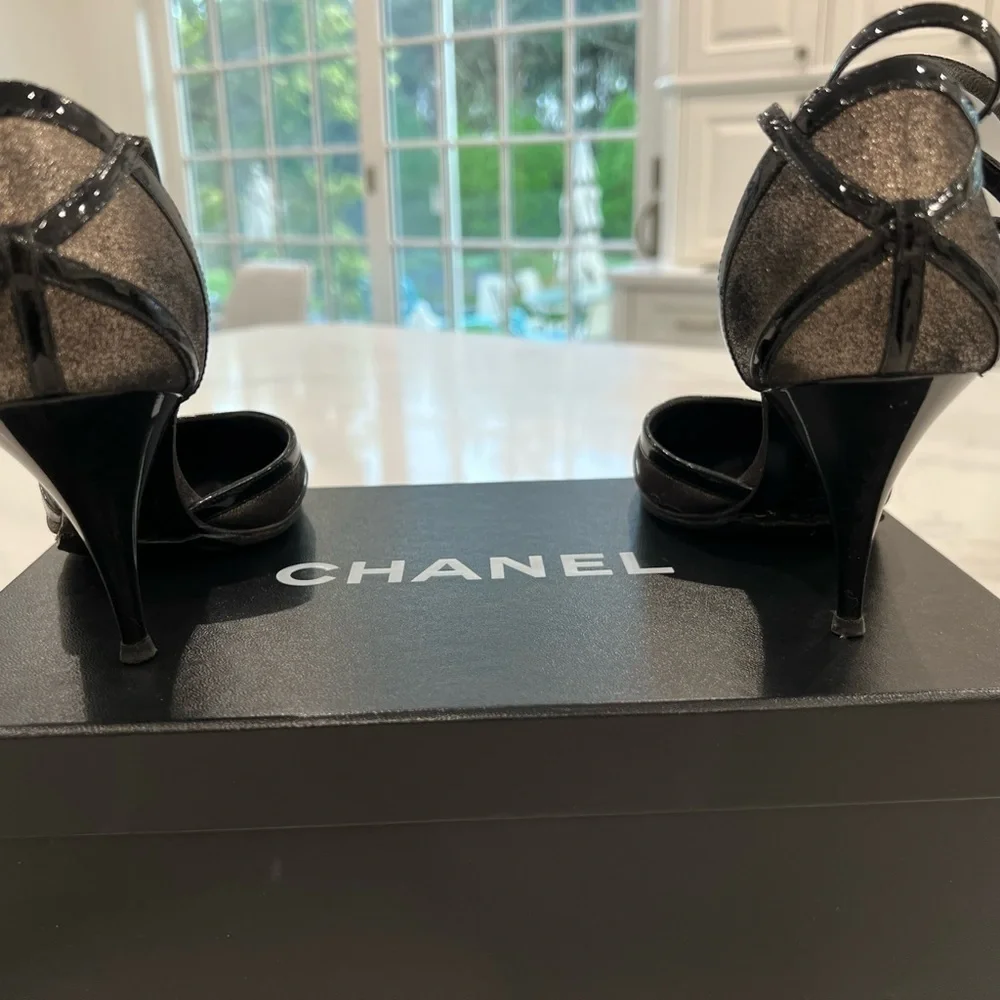 CHANEL DARK GREY METALLIC & patent leather ankle strap heels pearl CC 06P 35.5